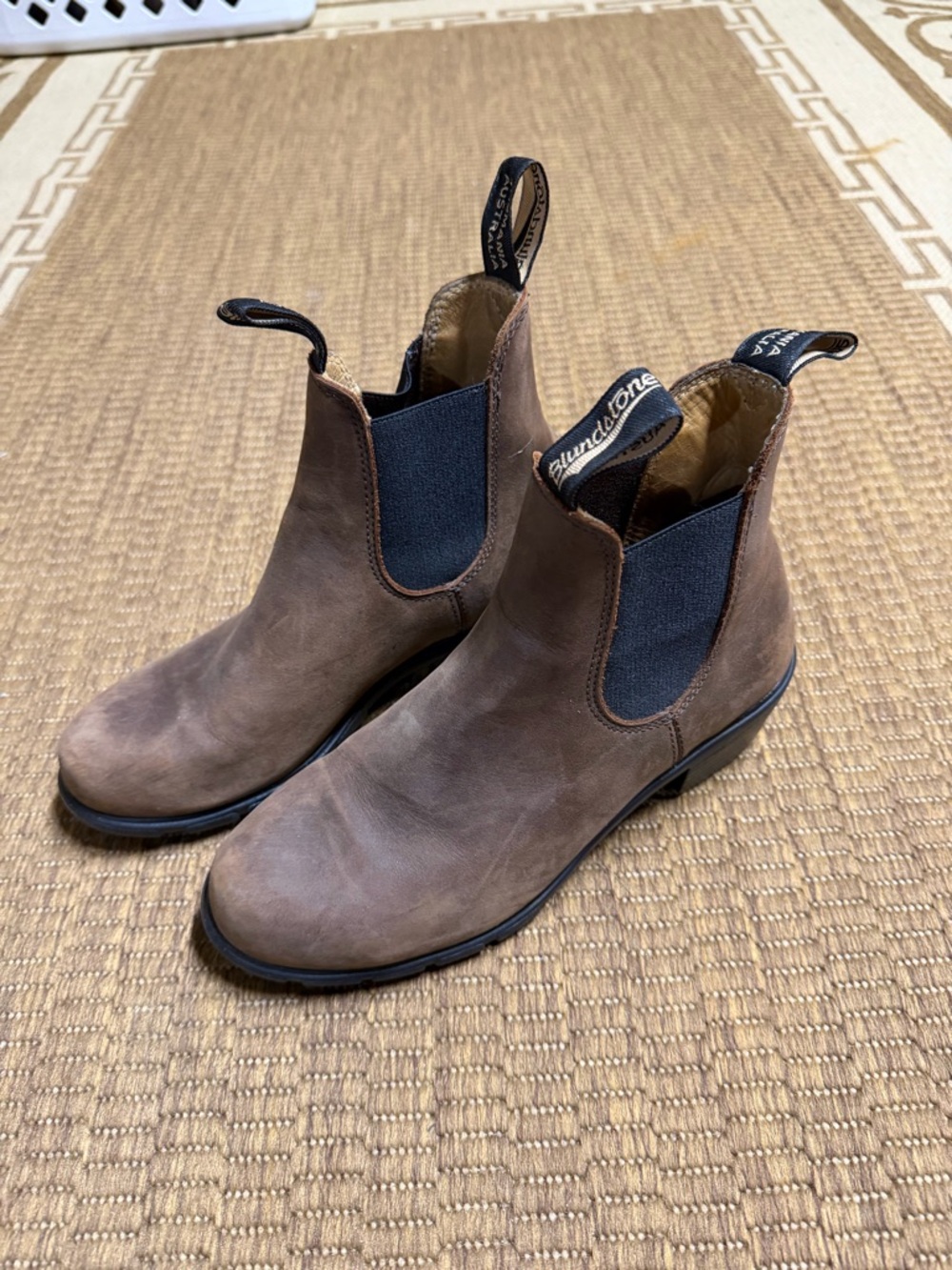 Blundstone Brown Leather Chukka Boots with Black Elastic Panels